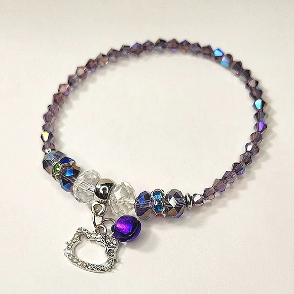 ♡ Hello Kitty Crystal Charm Bracelet Jewelry - Picture 2 of 4